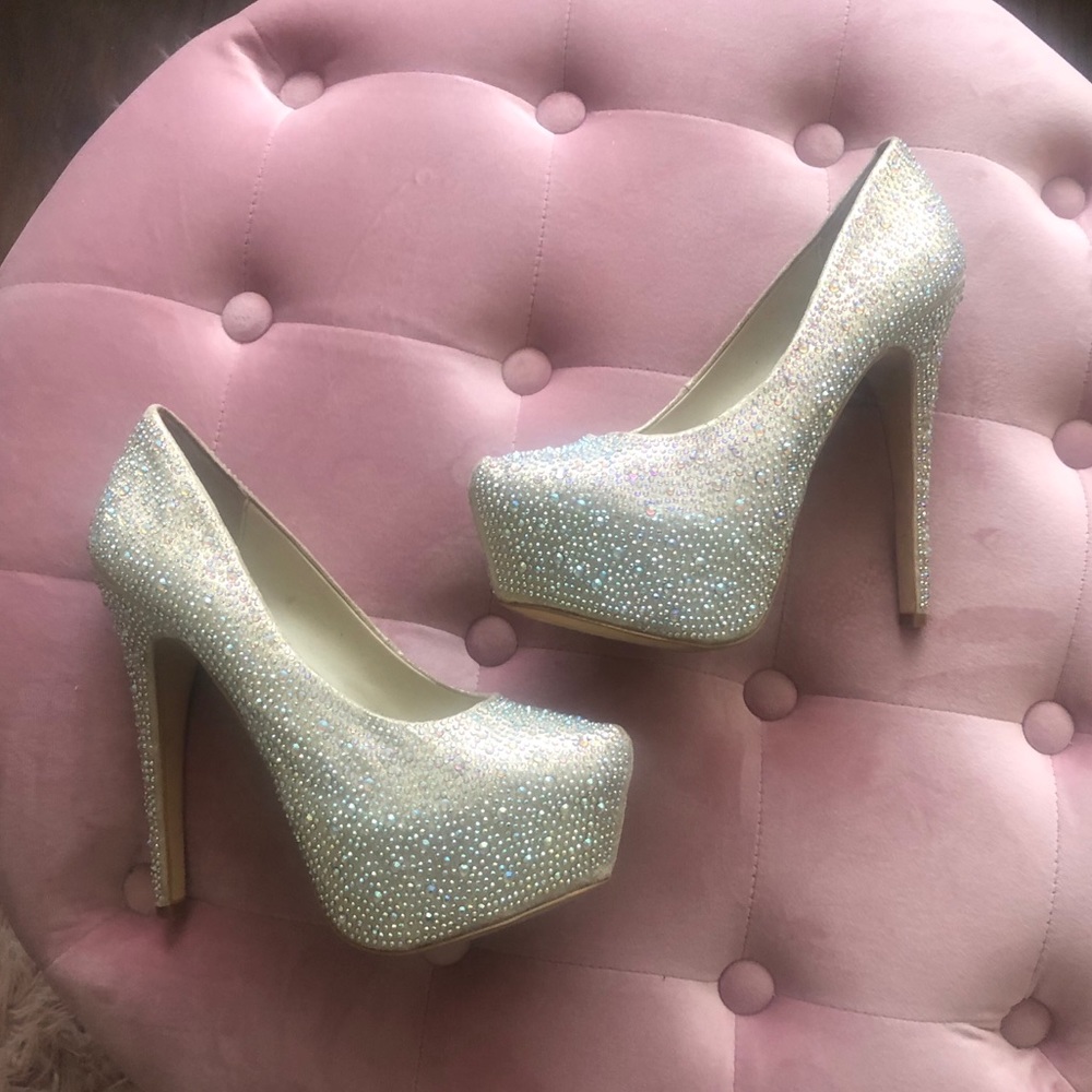 Rhinestone nude pumps